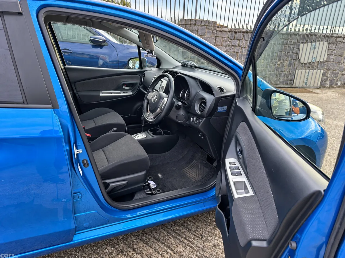Toyota Vitz Hatchback, Petrol, 2015, Blue