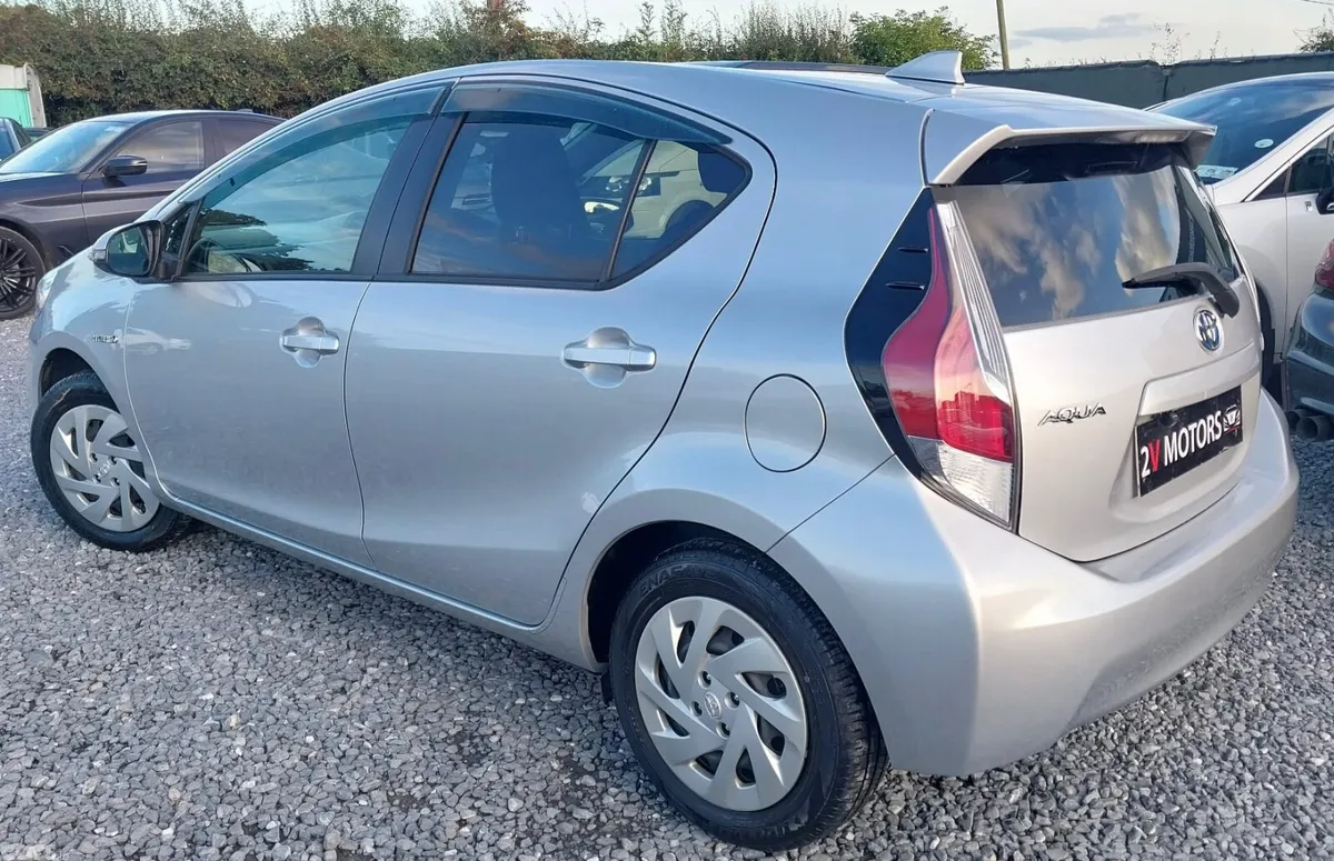 Toyota Aqua Hatchback, Petrol Hybrid, 2017, Silver