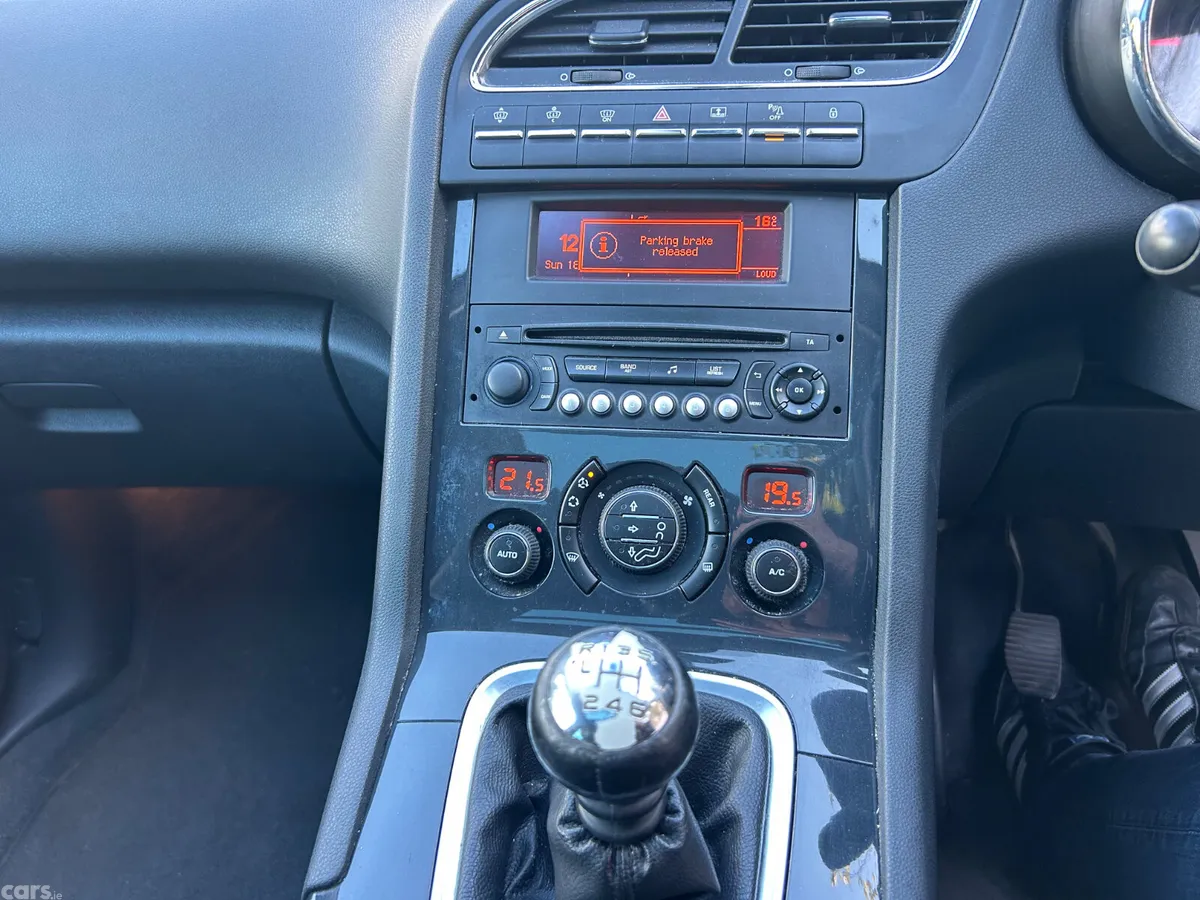 Peugeot 5008 MPV, Diesel, 2016, Grey