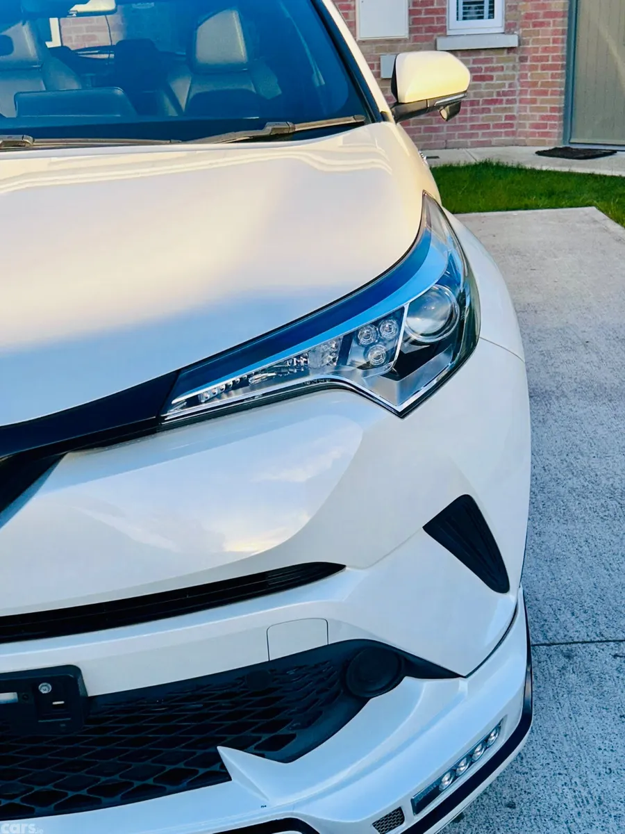Toyota C-HR SUV, Petrol Hybrid, 2017, White