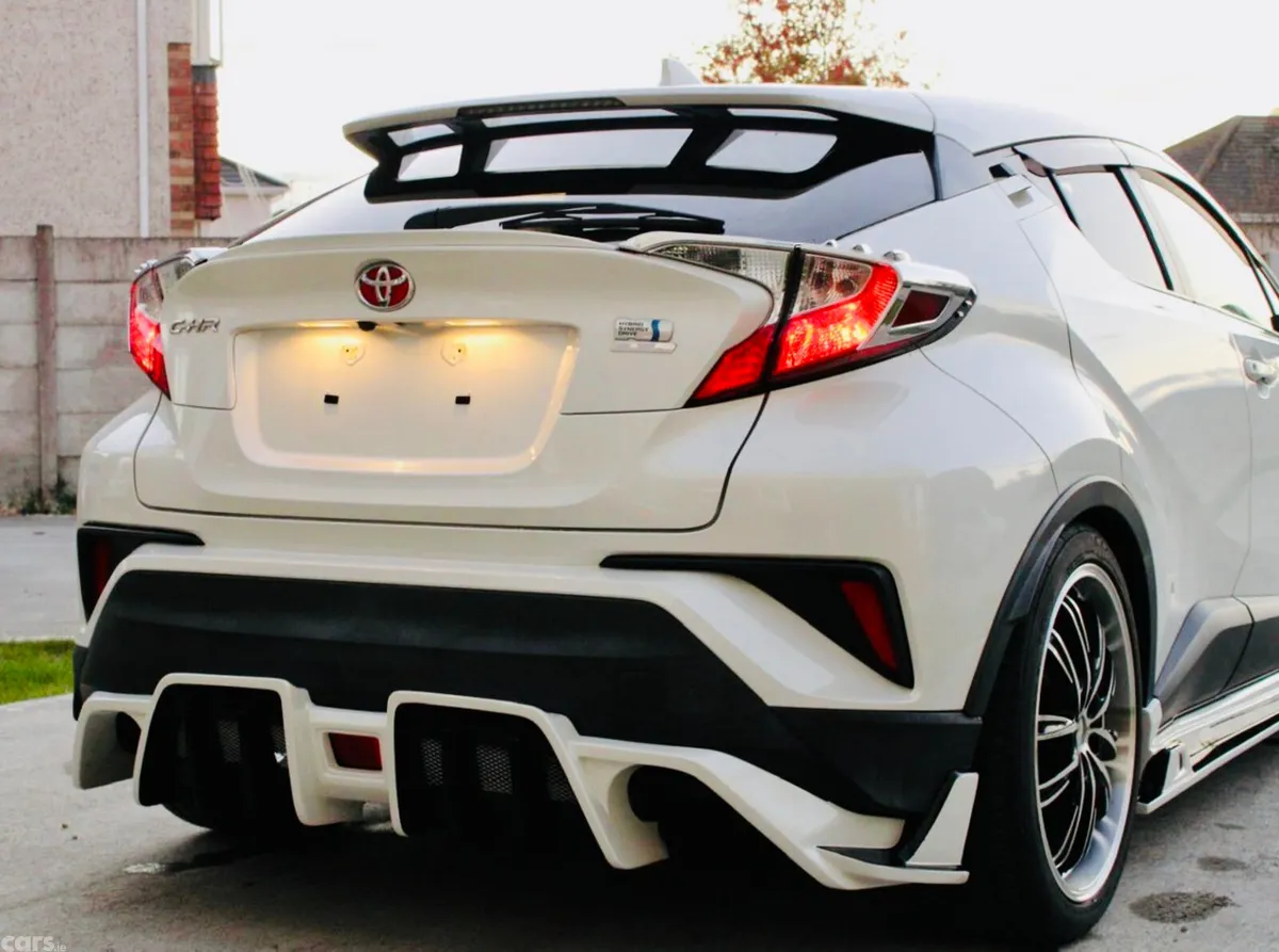 Toyota C-HR SUV, Petrol Hybrid, 2017, White