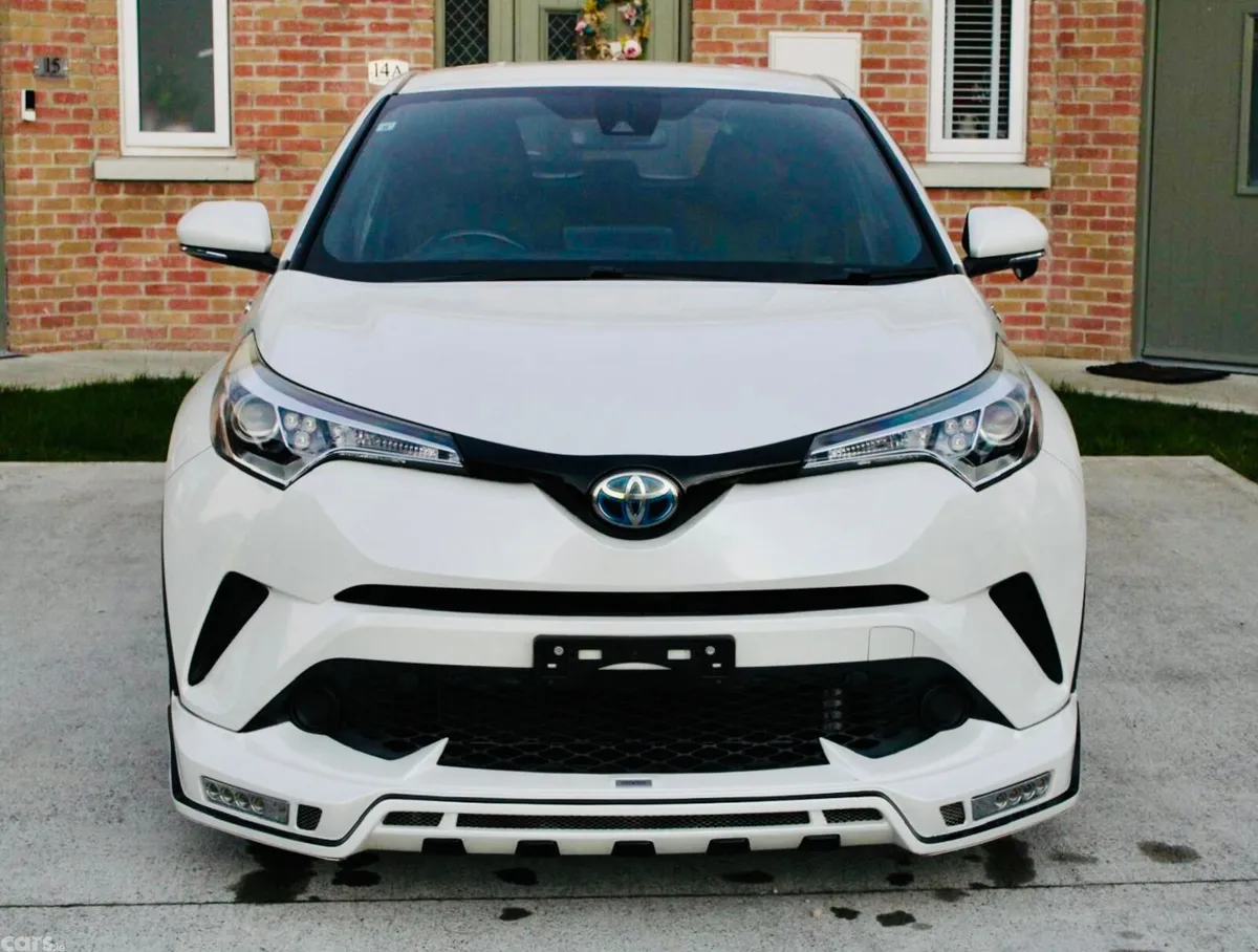 Toyota C-HR SUV, Petrol Hybrid, 2017, White