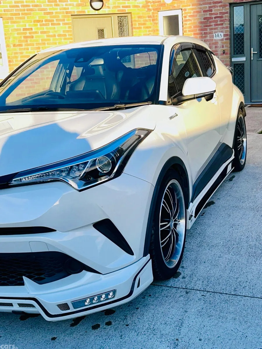 Toyota C-HR SUV, Petrol Hybrid, 2017, White