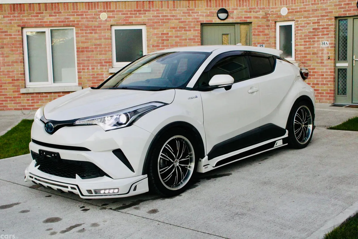 Toyota C-HR SUV, Petrol Hybrid, 2017, White
