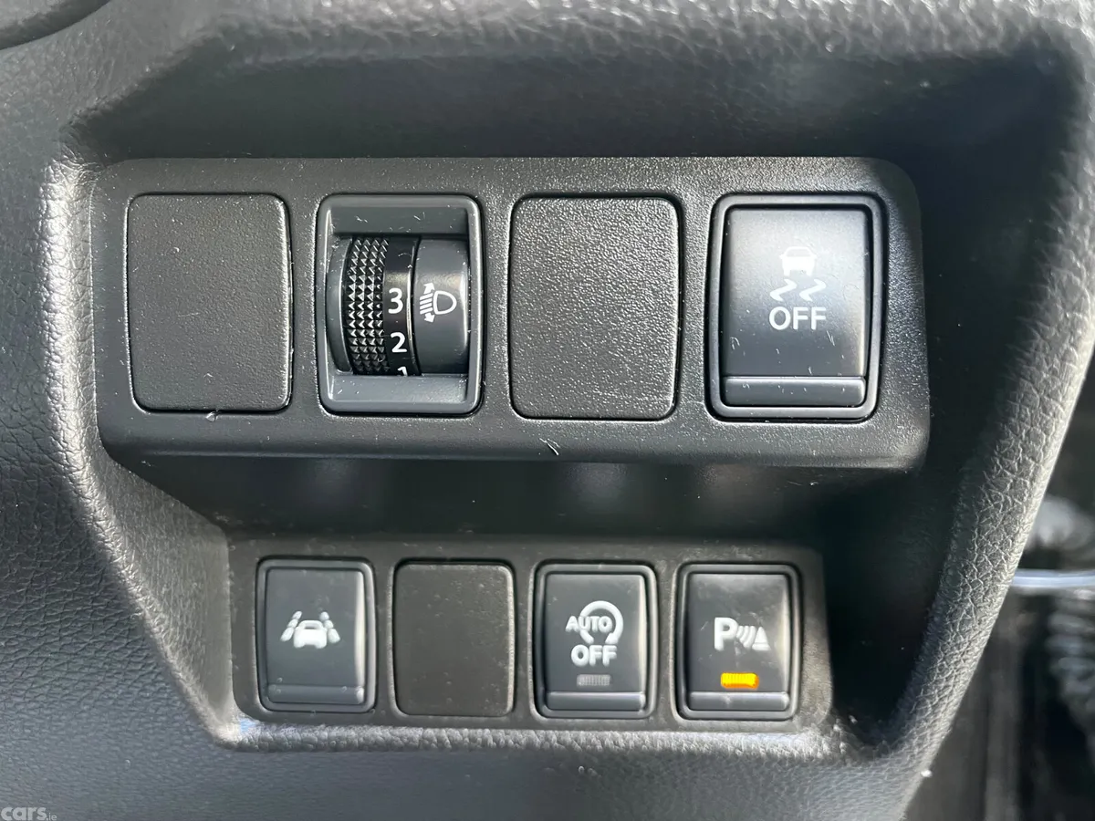 Nissan Qashqai SUV, Petrol, 2015, Black