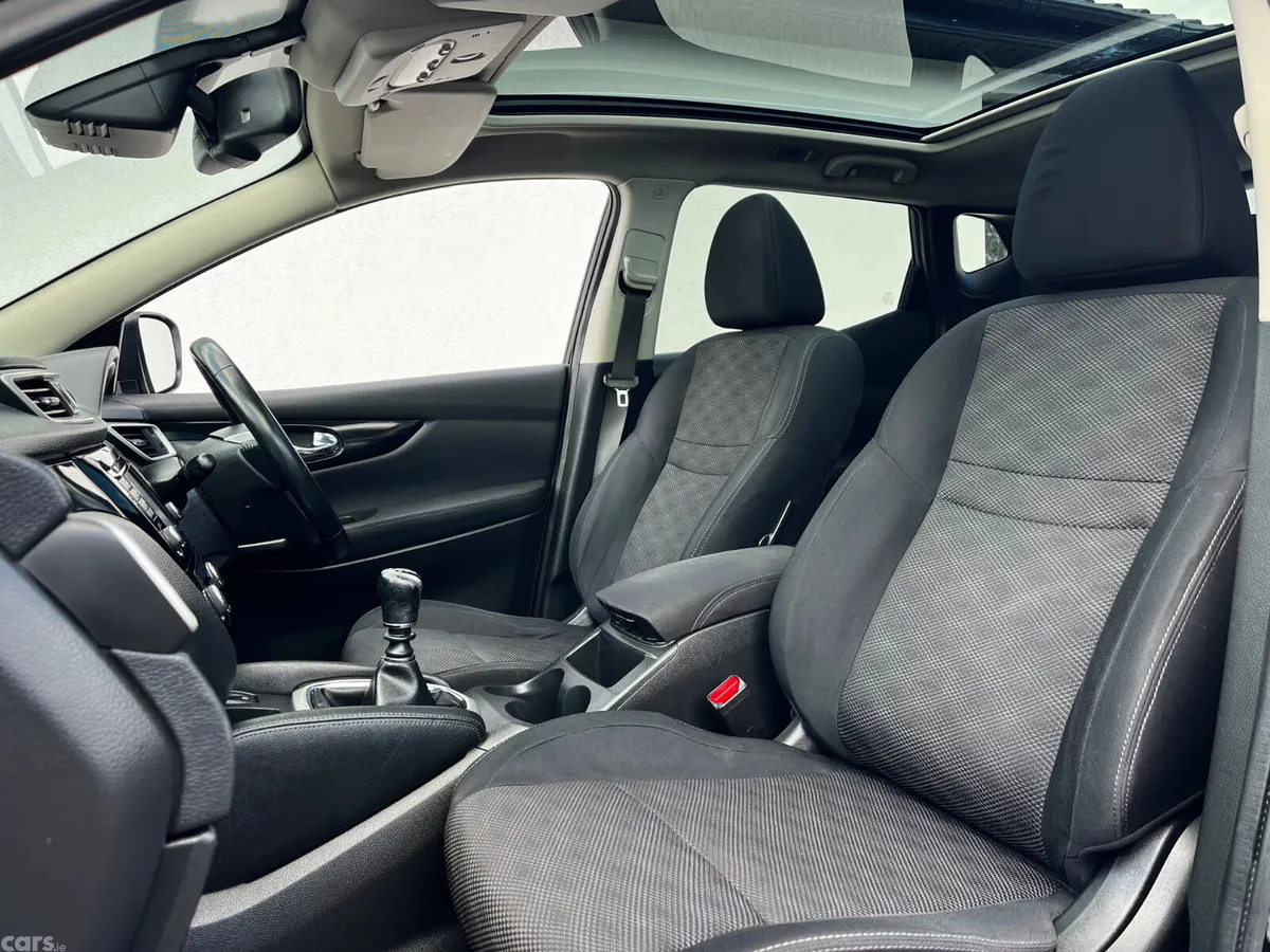 Nissan Qashqai SUV, Petrol, 2015, Black