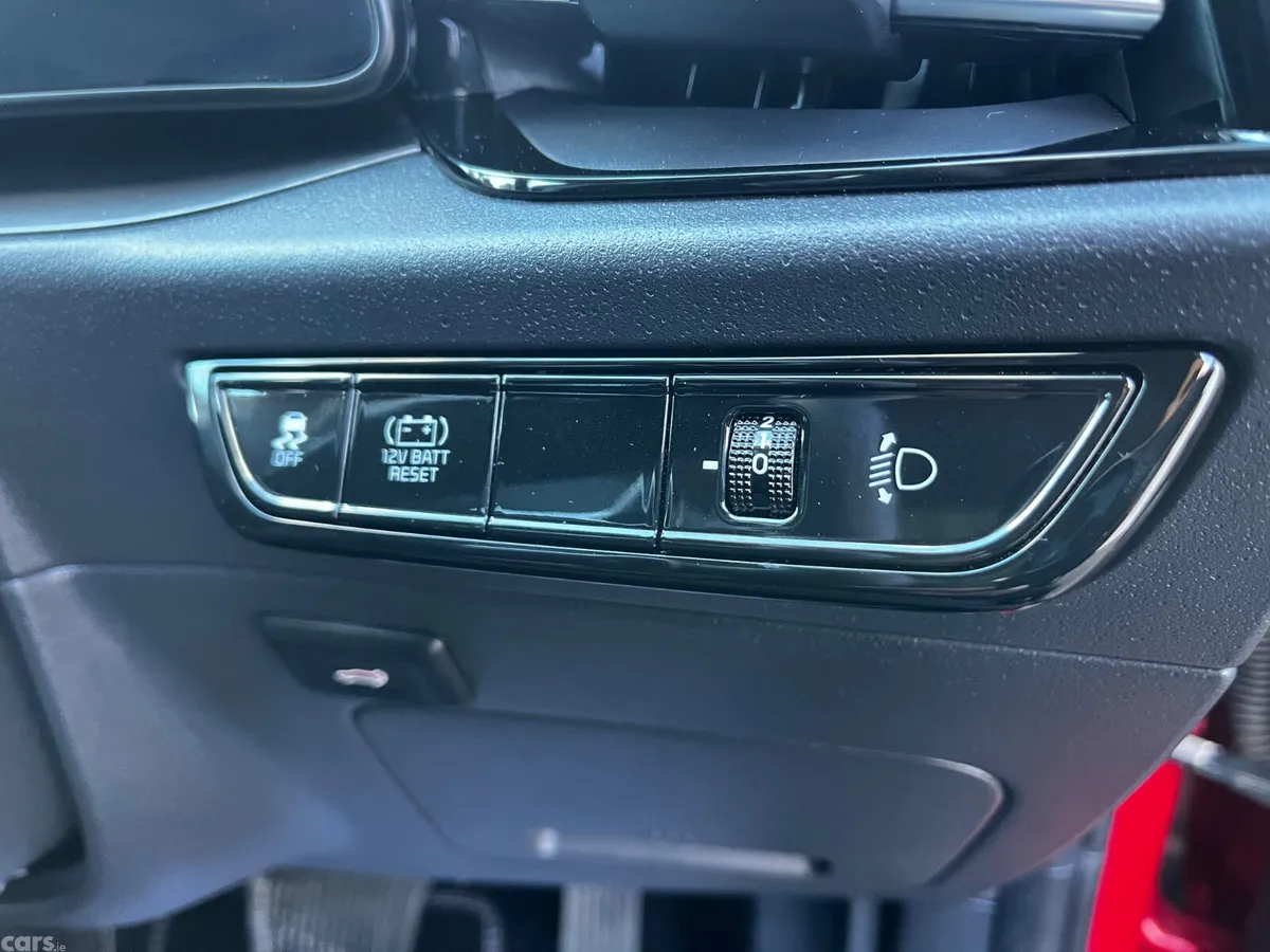Kia Niro SUV, Petrol Hybrid, 2024, Red