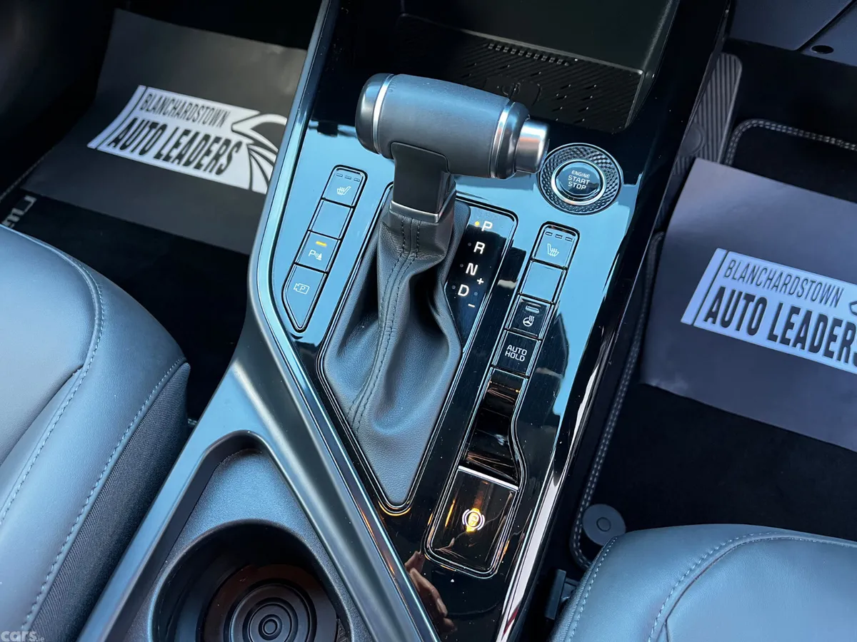 Kia Niro SUV, Petrol Hybrid, 2024, Red