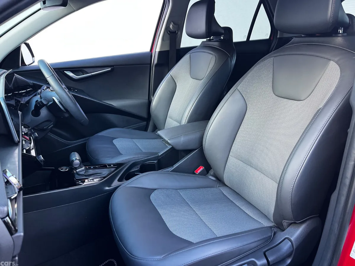 Kia Niro SUV, Petrol Hybrid, 2024, Red