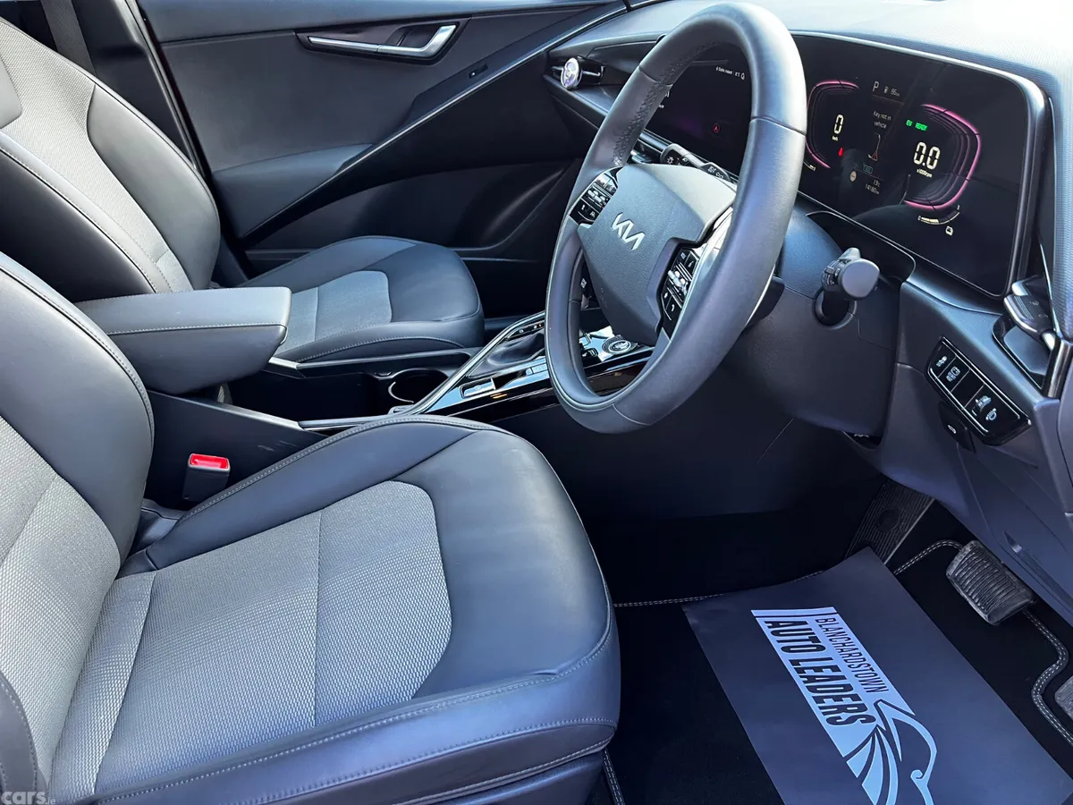 Kia Niro SUV, Petrol Hybrid, 2024, Red