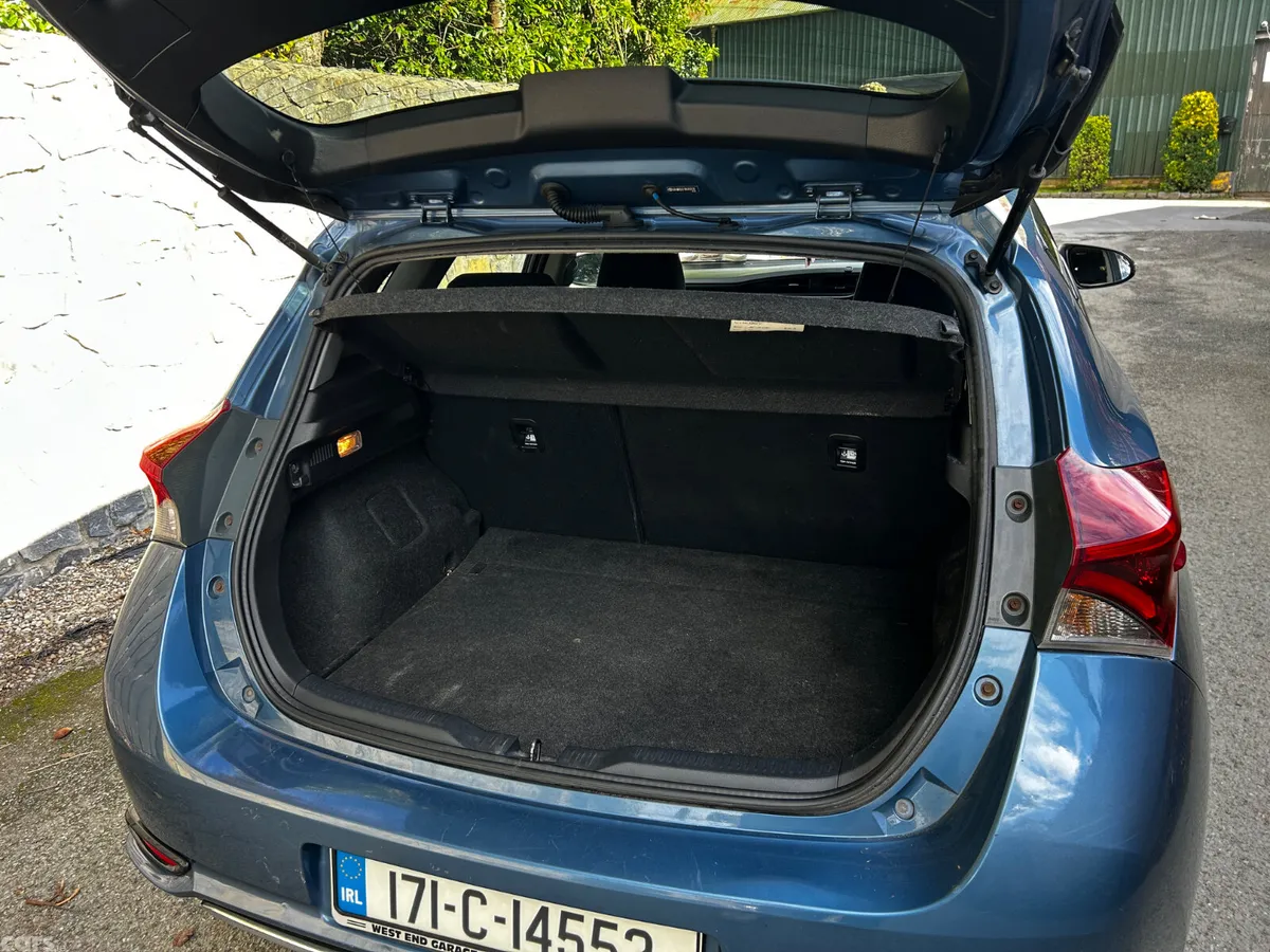 Toyota Auris Hatchback, Diesel, 2017, Blue