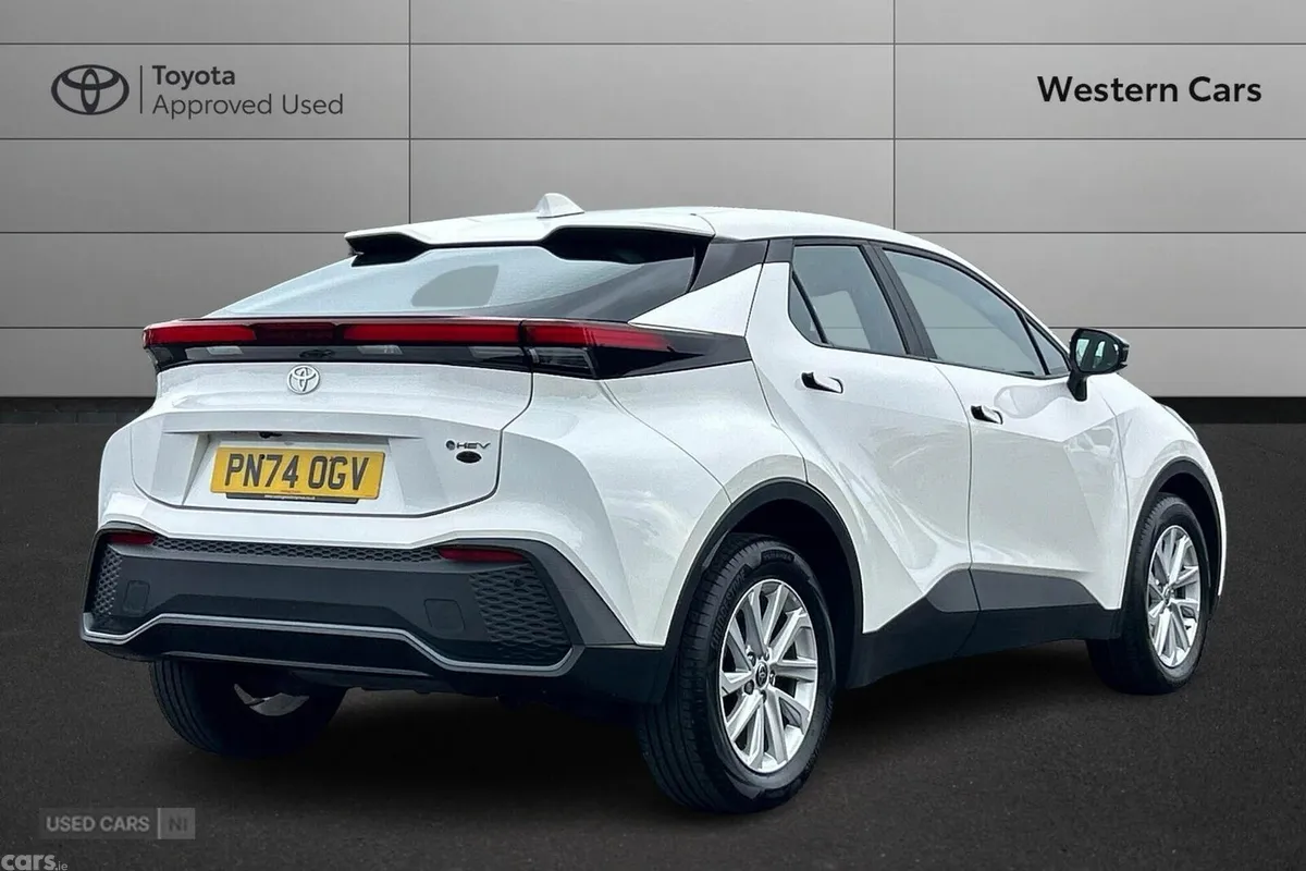 Toyota C-HR SUV, Petrol Hybrid, 2024, White