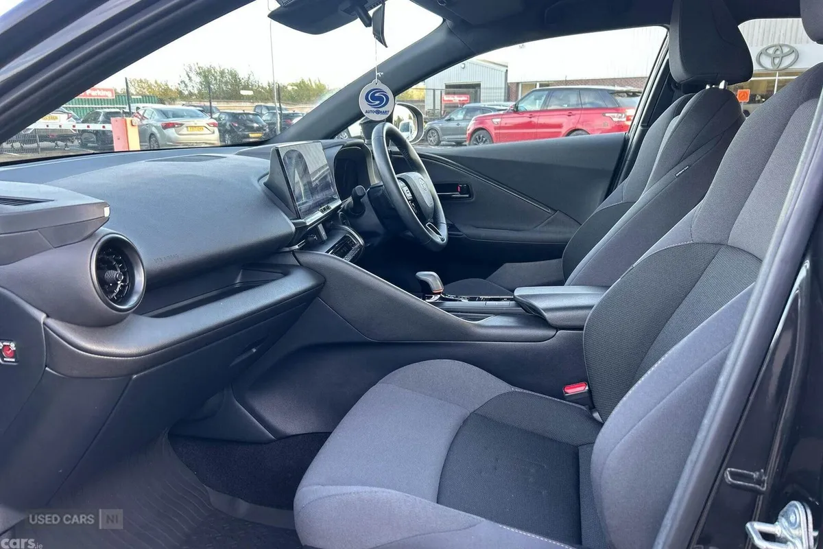 Toyota C-HR SUV, Petrol Hybrid, 2023, Black