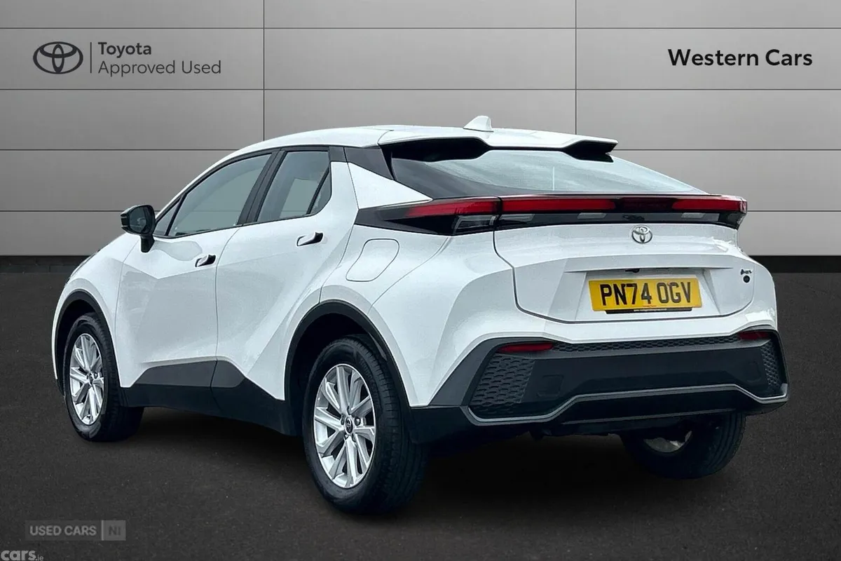 Toyota C-HR SUV, Petrol Hybrid, 2024, White