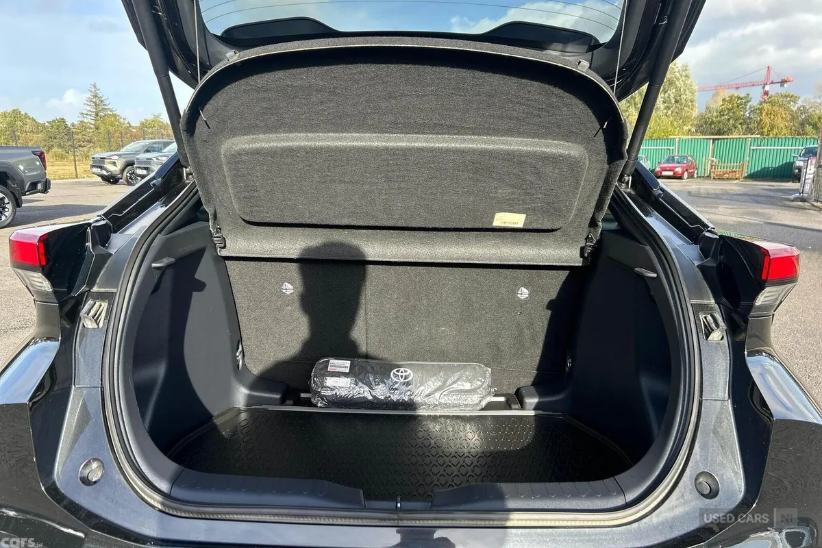 Toyota C-HR SUV, Petrol Hybrid, 2023, Black