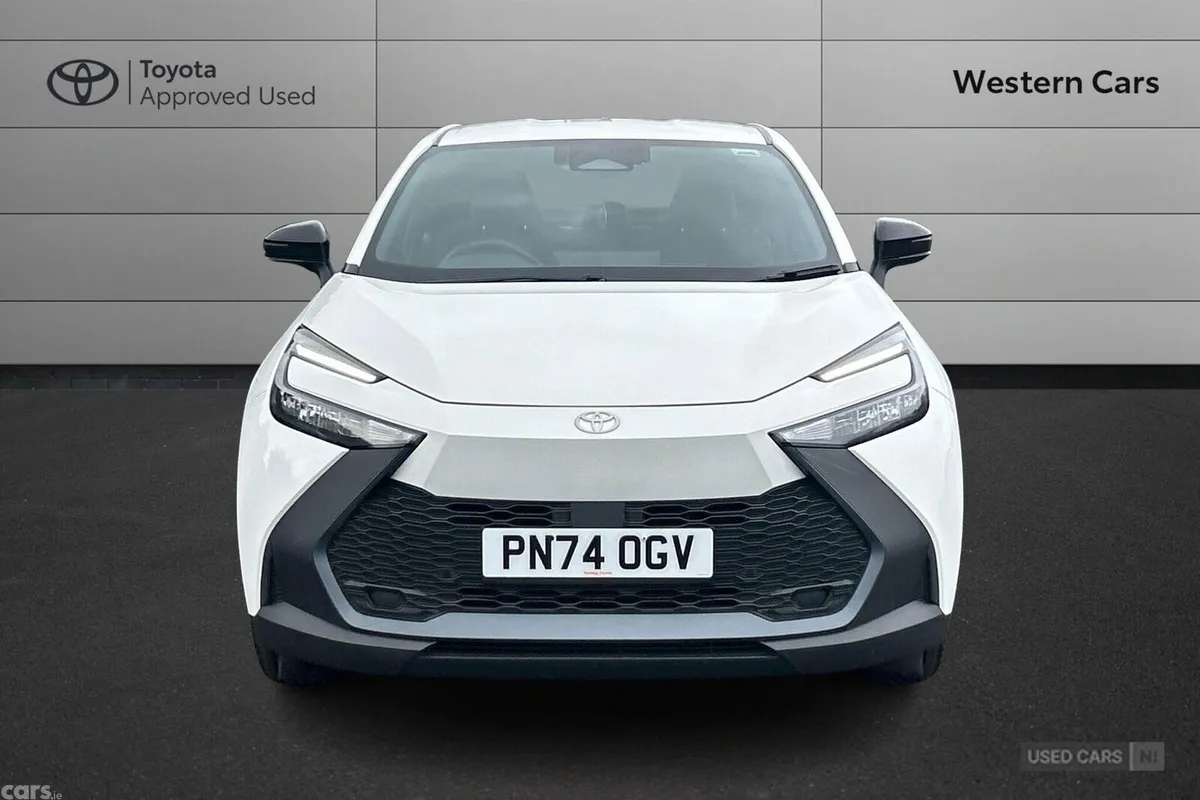 Toyota C-HR SUV, Petrol Hybrid, 2024, White