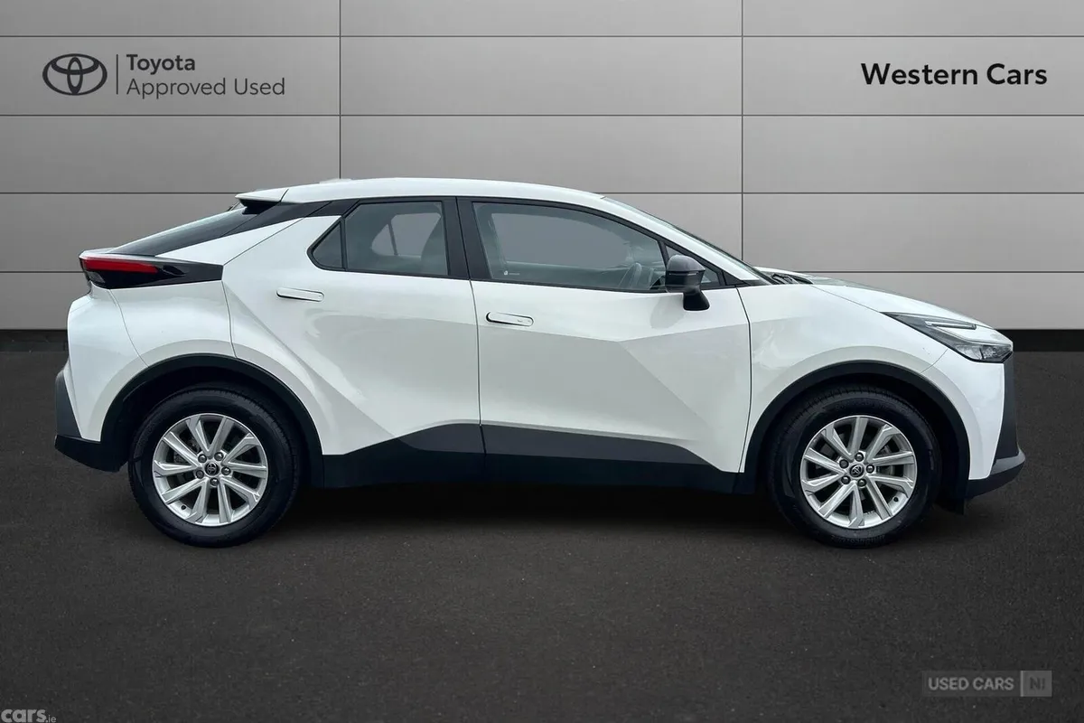 Toyota C-HR SUV, Petrol Hybrid, 2024, White