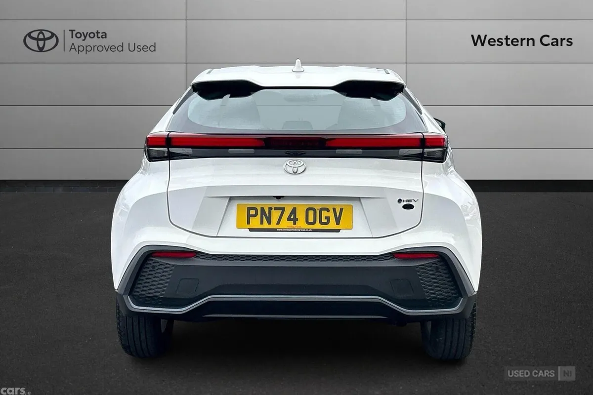 Toyota C-HR SUV, Petrol Hybrid, 2024, White