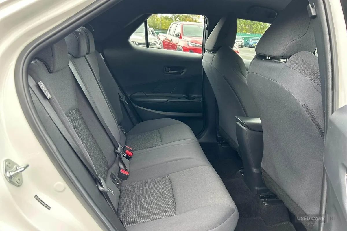 Toyota C-HR SUV, Petrol Hybrid, 2024, White