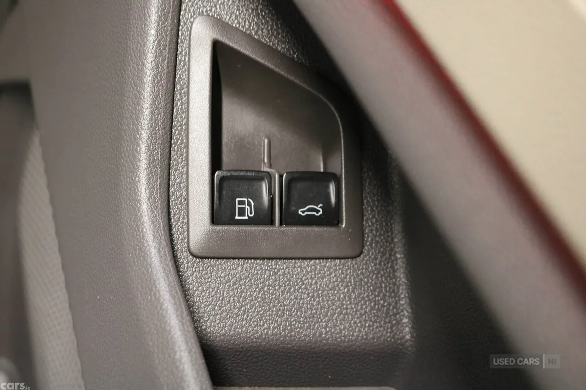 Volkswagen Multivan MPV, Petrol Hybrid, 2025, Grey