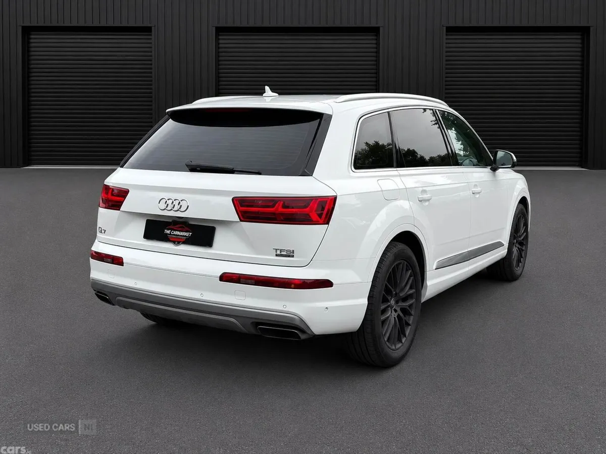 Audi Q7 , Petrol, 2016, White
