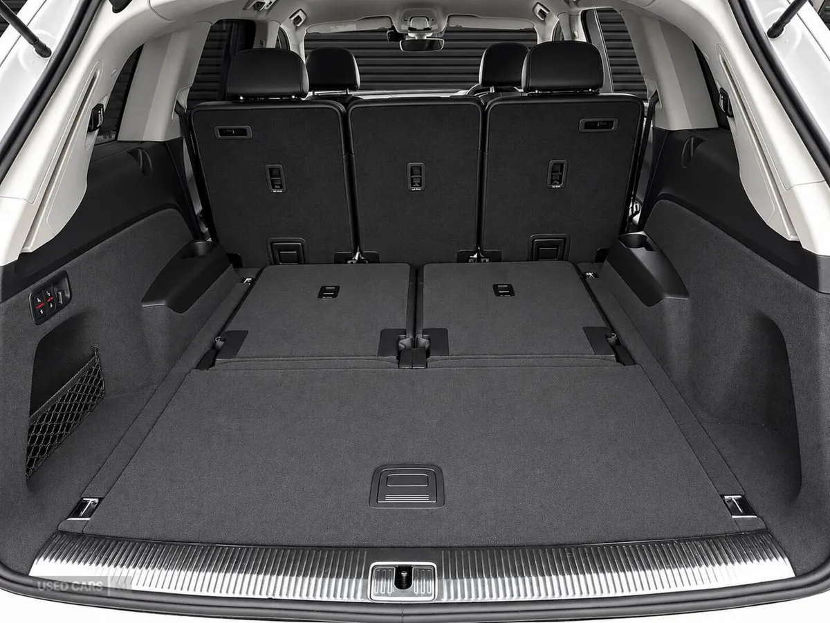 Audi Q7 , Petrol, 2016, White
