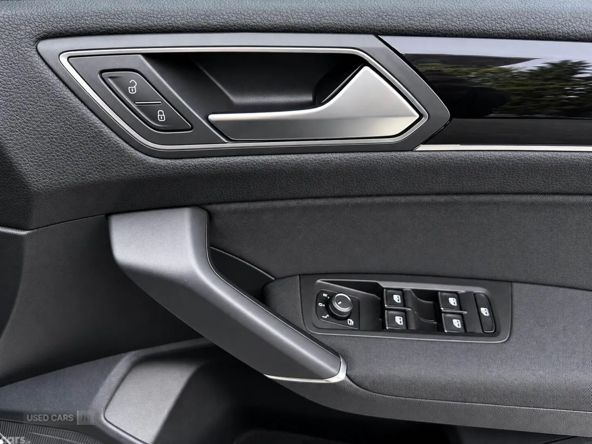 Volkswagen Touran , Petrol, 2016, Black