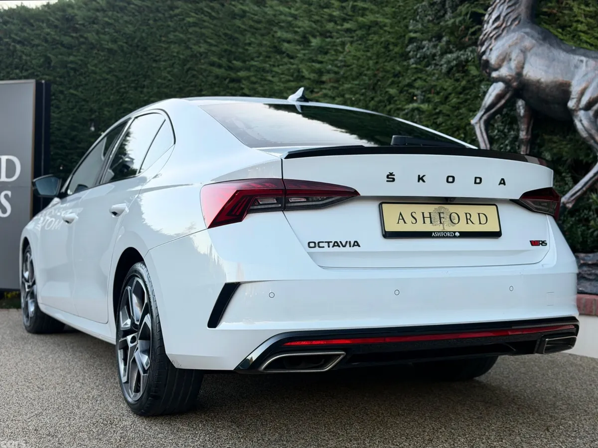 Skoda Octavia Saloon, Diesel, 2024, White