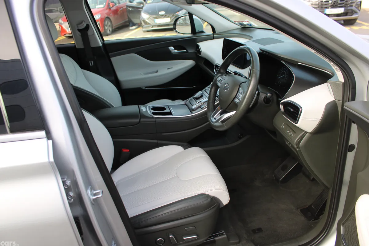 Hyundai Santa Fe SUV, Petrol Plug-in Hybrid, 2023, Grey