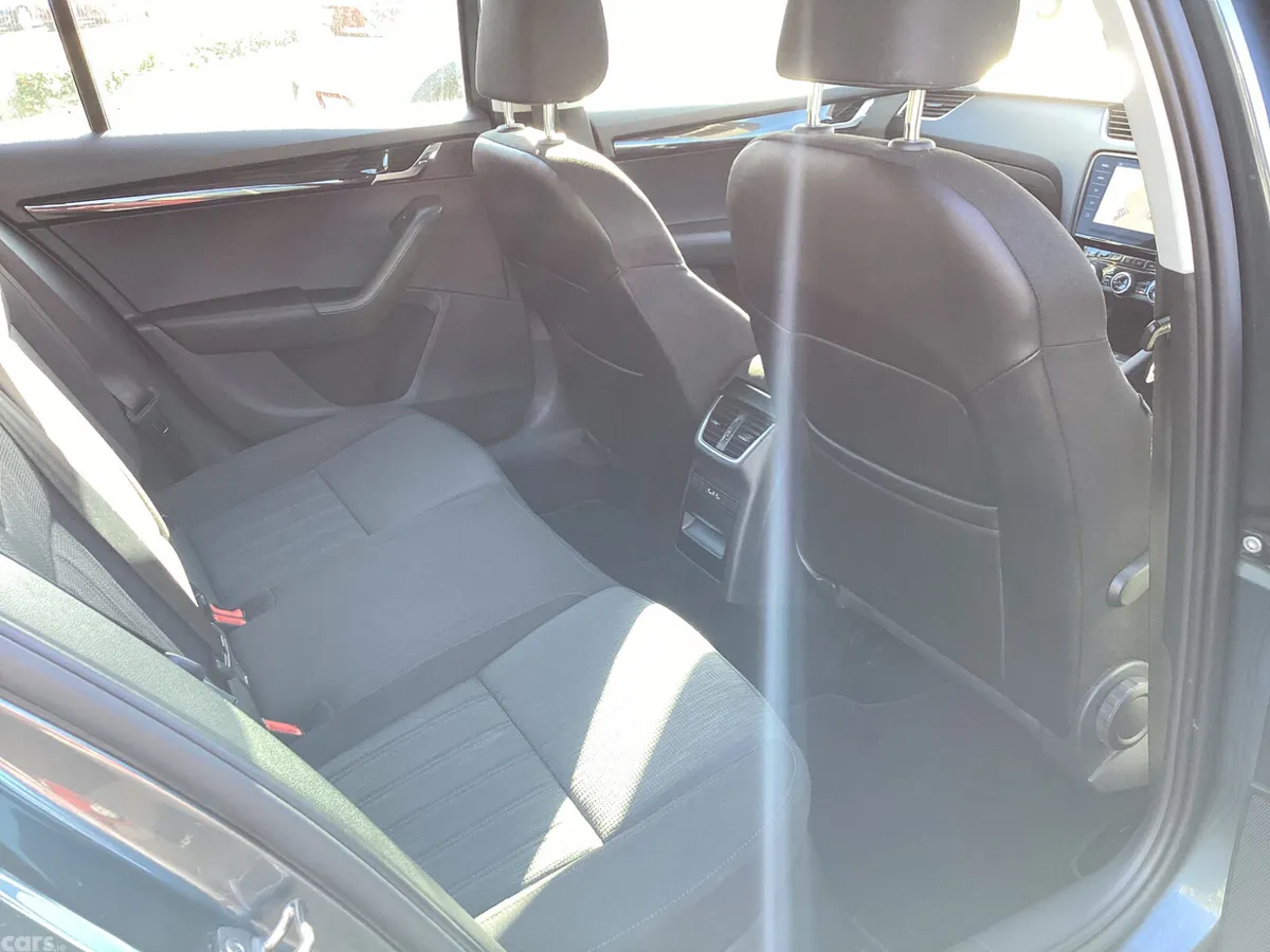 Skoda Octavia Saloon, Petrol, 2018, Grey