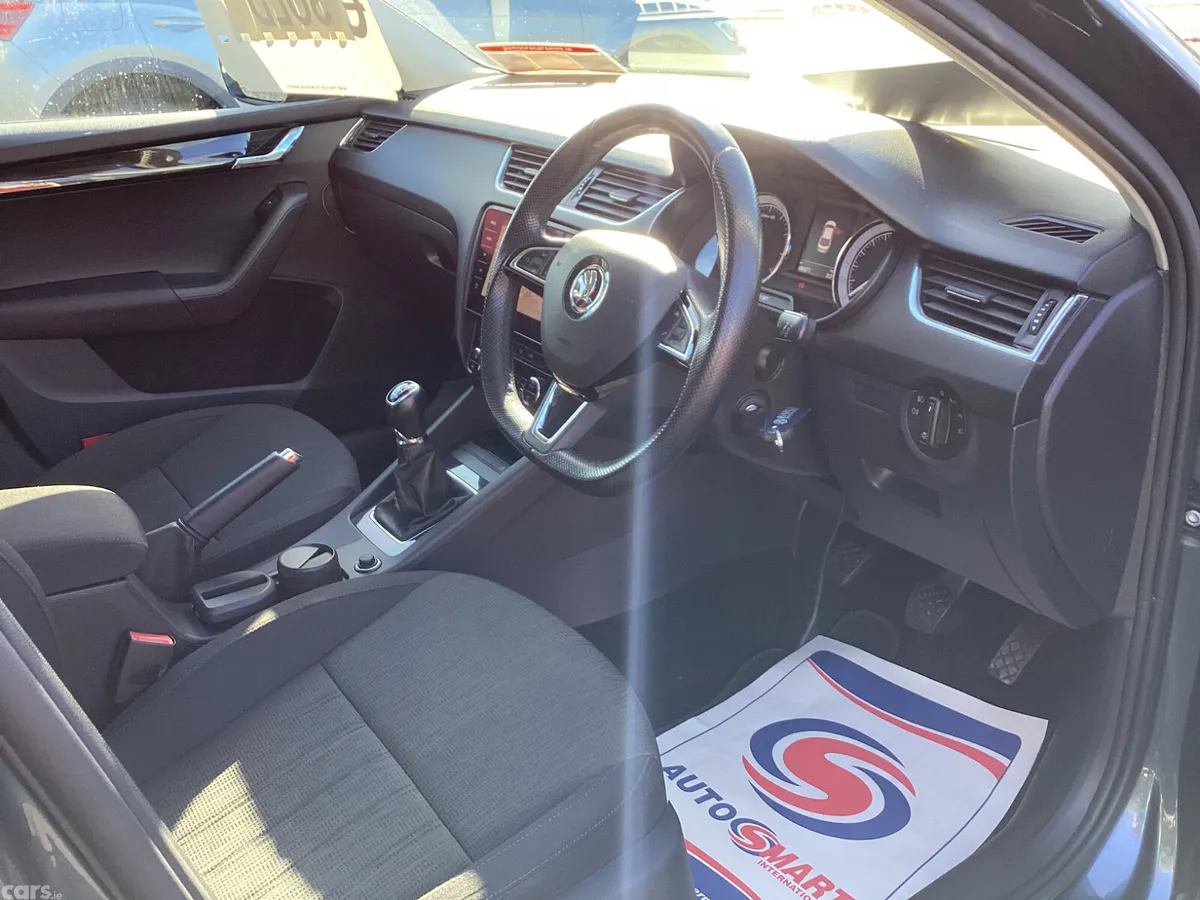 Skoda Octavia Saloon, Petrol, 2018, Grey