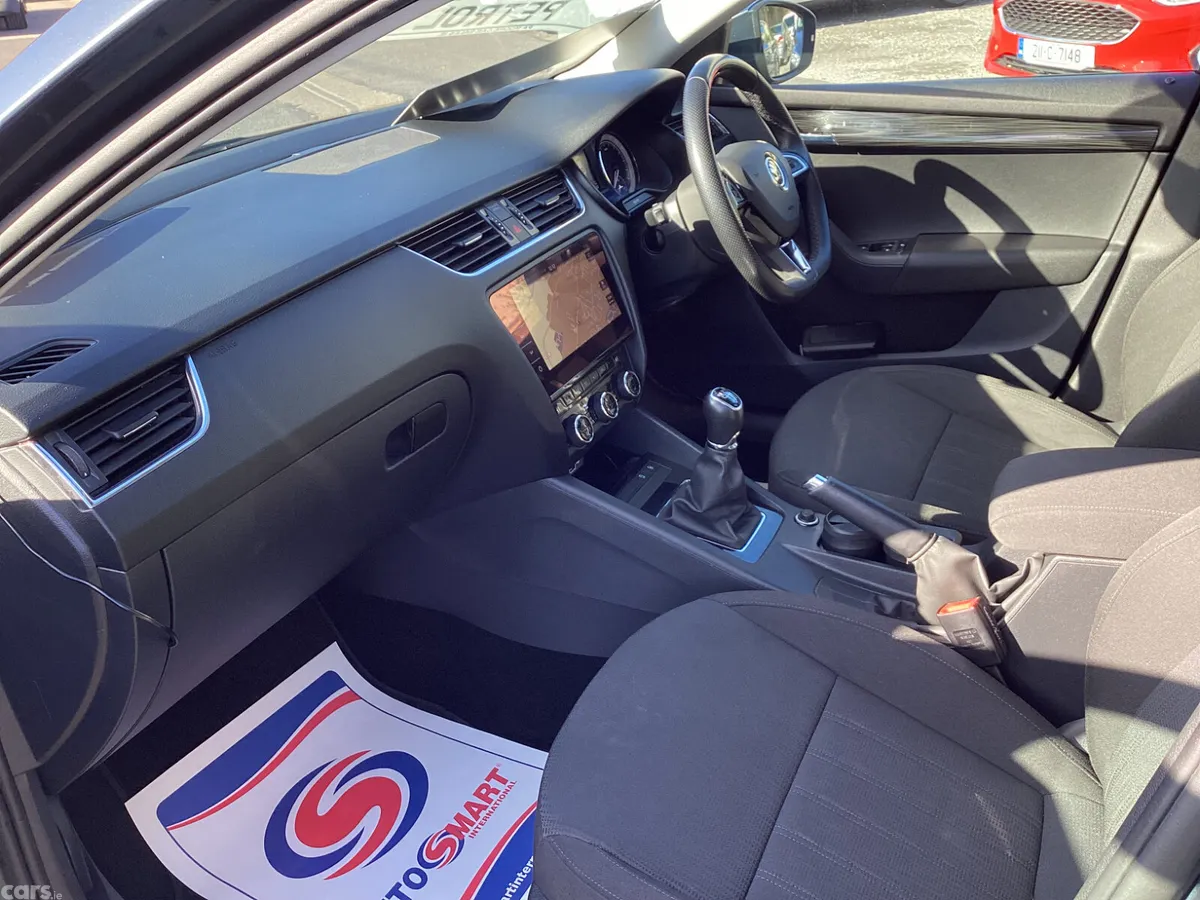 Skoda Octavia Saloon, Petrol, 2018, Grey