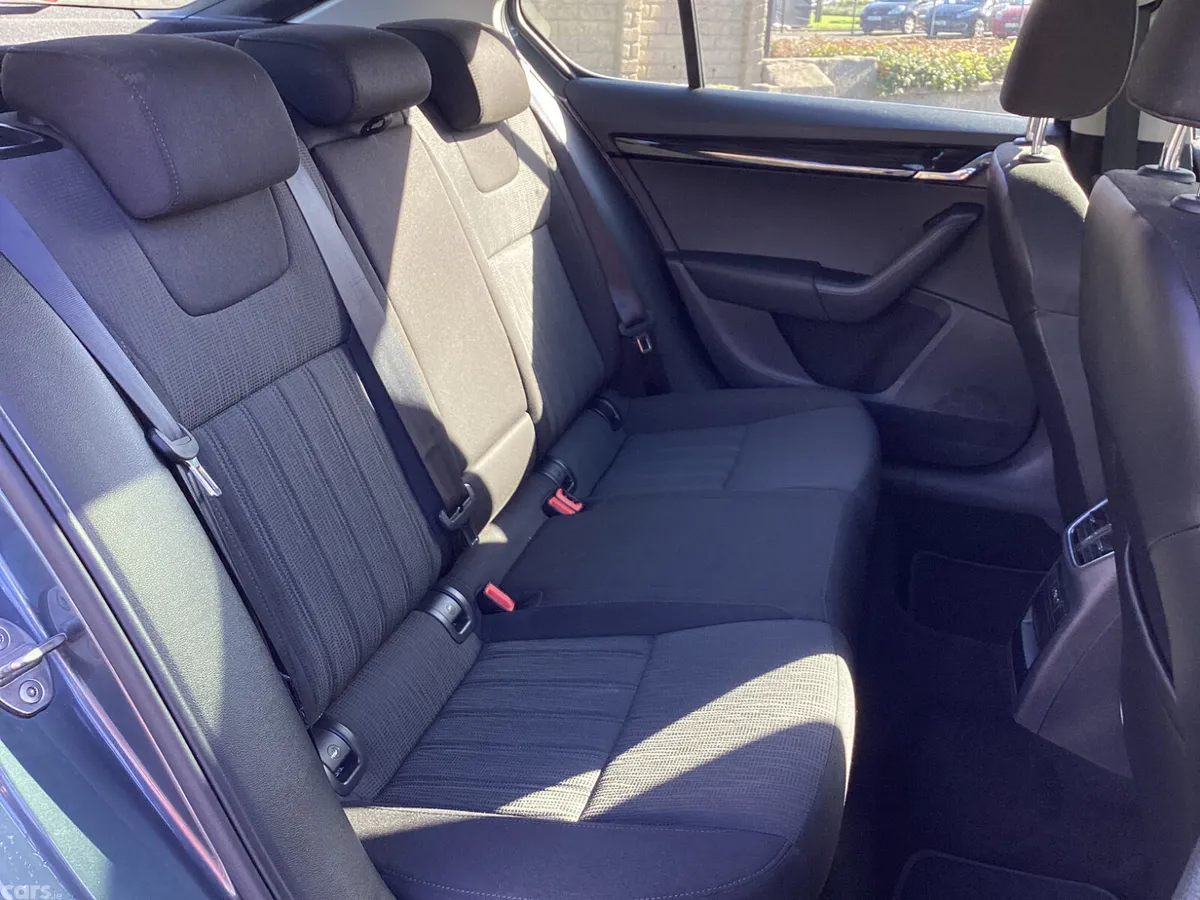 Skoda Octavia Saloon, Petrol, 2018, Grey