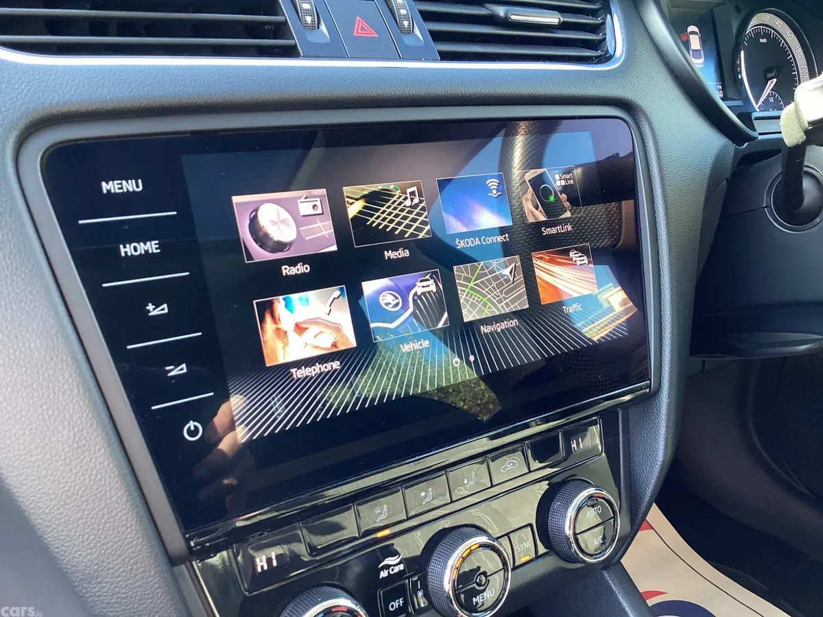 Skoda Octavia Saloon, Petrol, 2018, Grey