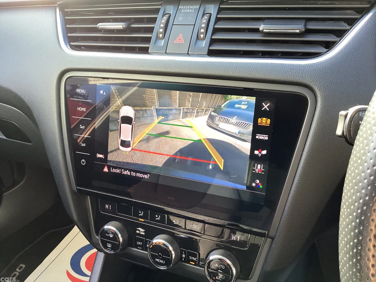 Skoda Octavia Saloon, Petrol, 2018, Grey