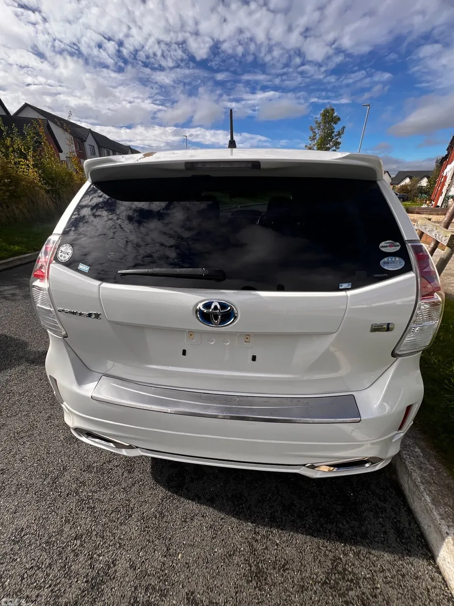 Toyota Prius MPV, Petrol Hybrid, 2015, White