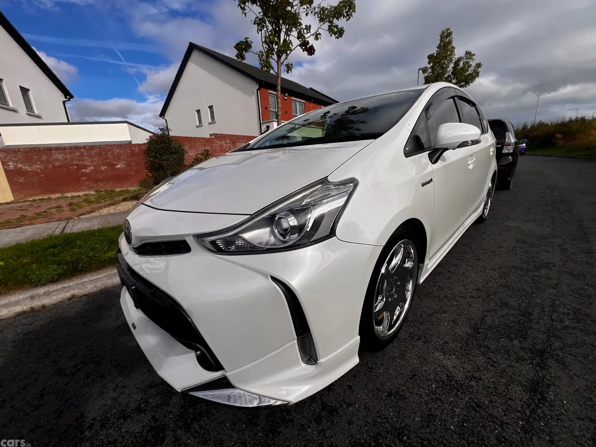 Toyota Prius MPV, Petrol Hybrid, 2015, White