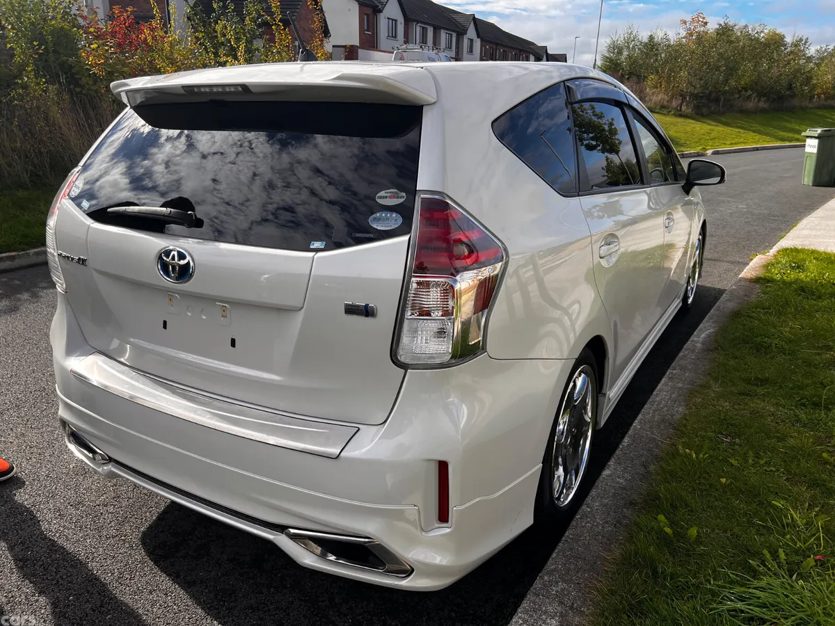 Toyota Prius MPV, Petrol Hybrid, 2015, White