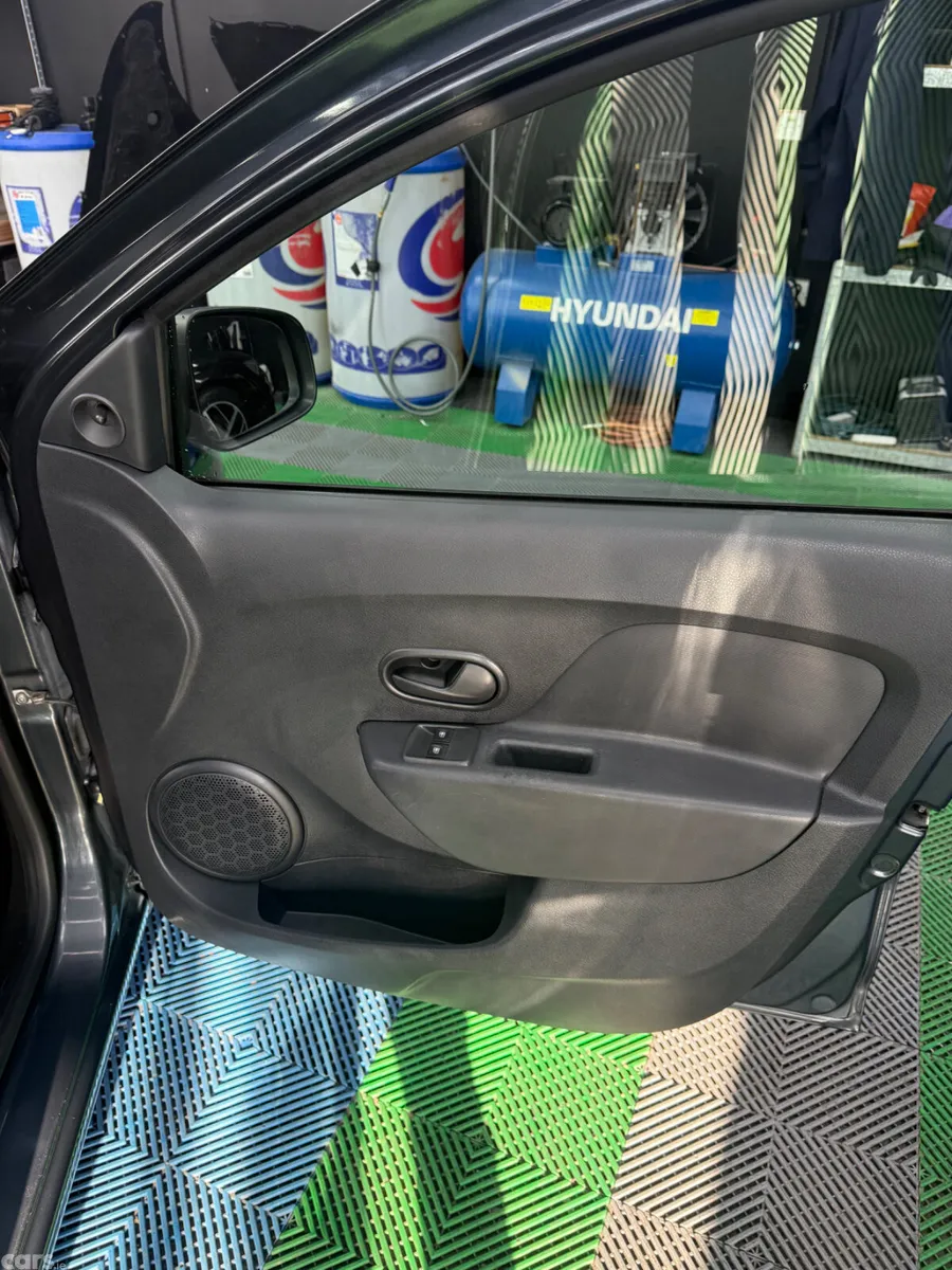 Dacia Sandero Hatchback, Petrol, 2021, Grey