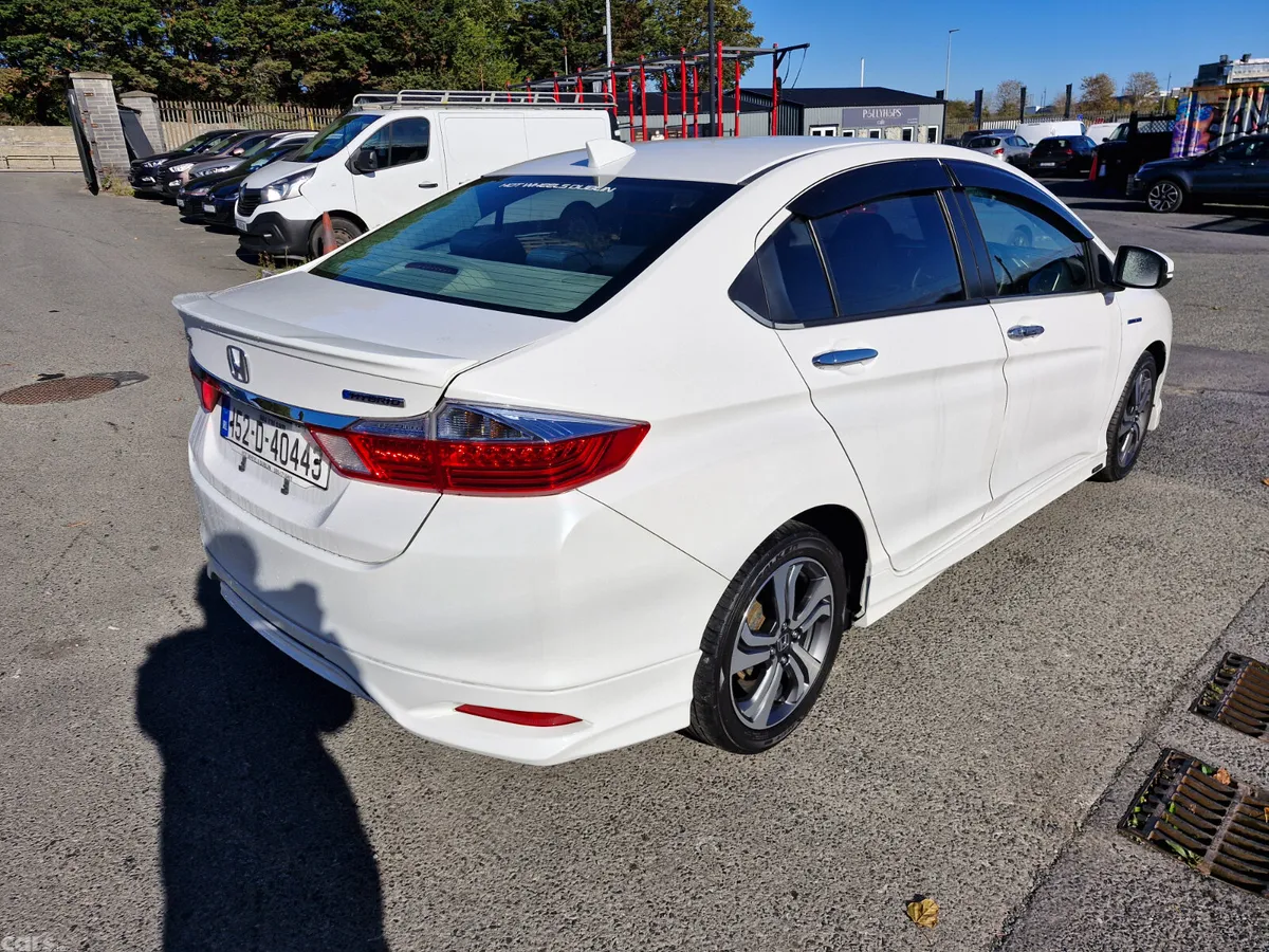 Honda Grace Saloon, Petrol Hybrid, 2015, White