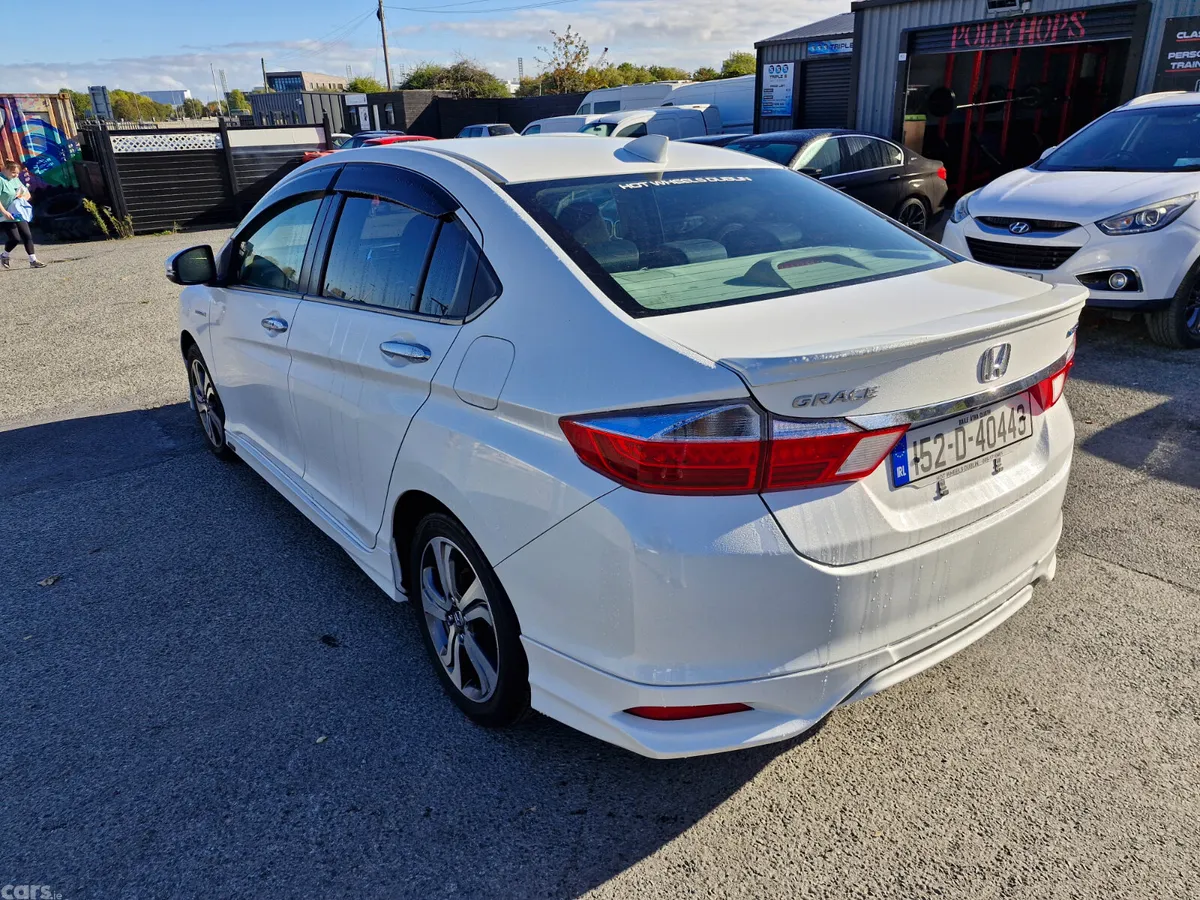 Honda Grace Saloon, Petrol Hybrid, 2015, White