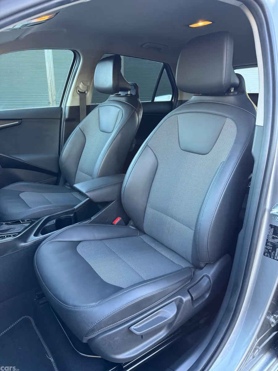 Kia Niro SUV, Petrol Hybrid, 2024, Grey