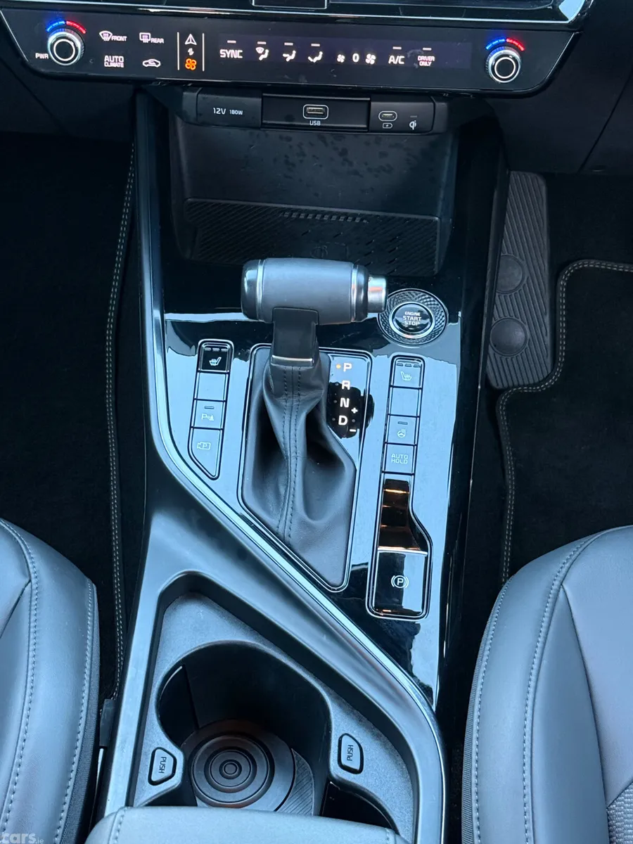 Kia Niro SUV, Petrol Hybrid, 2024, Grey