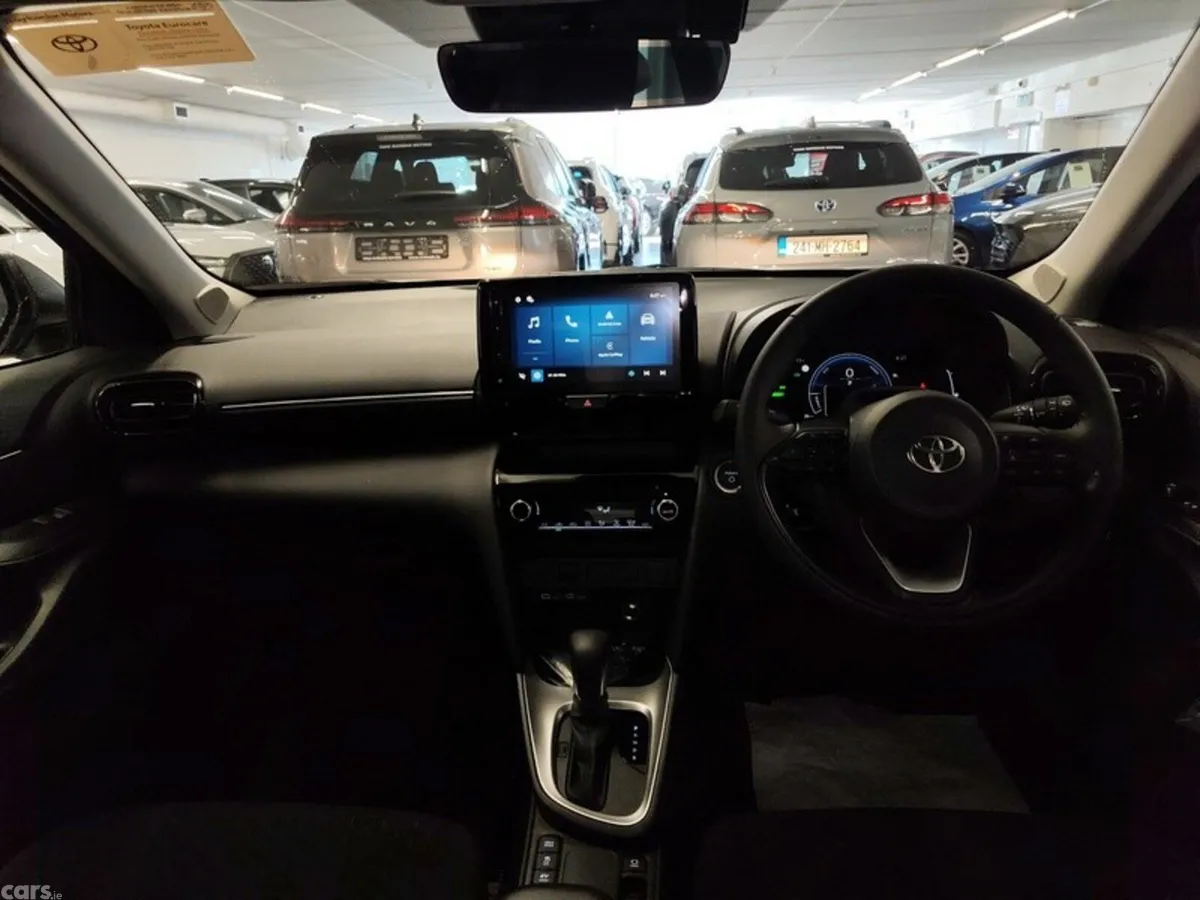 Toyota Yaris Cross Hatchback, Petrol Hybrid, 2026, White