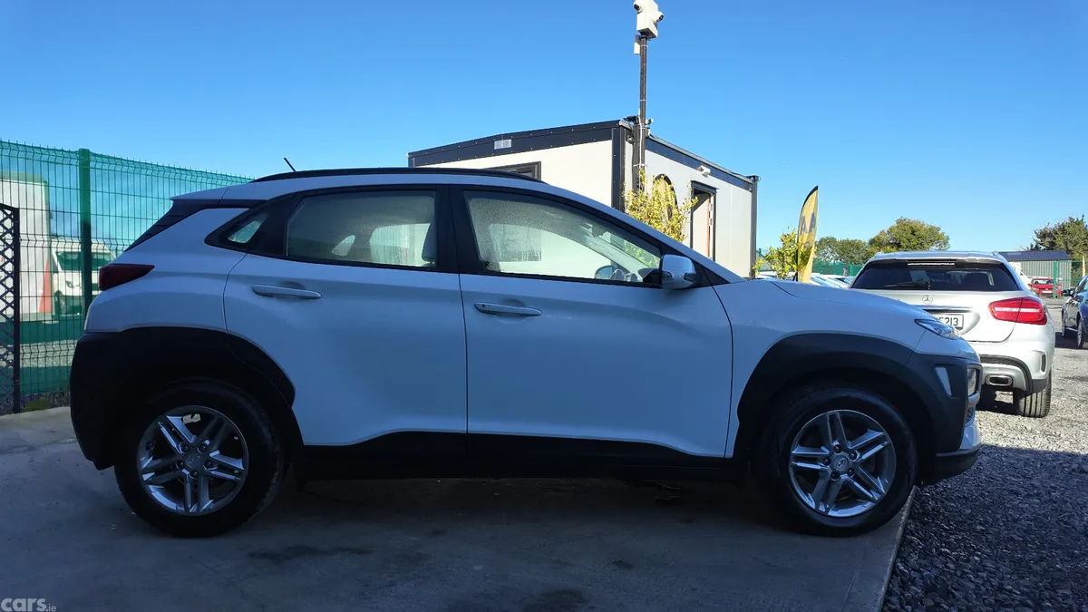 Hyundai KONA MPV, Petrol, 2021, White
