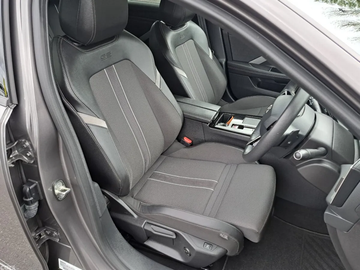 Opel Astra Hatchback, Diesel, 2023, Grey