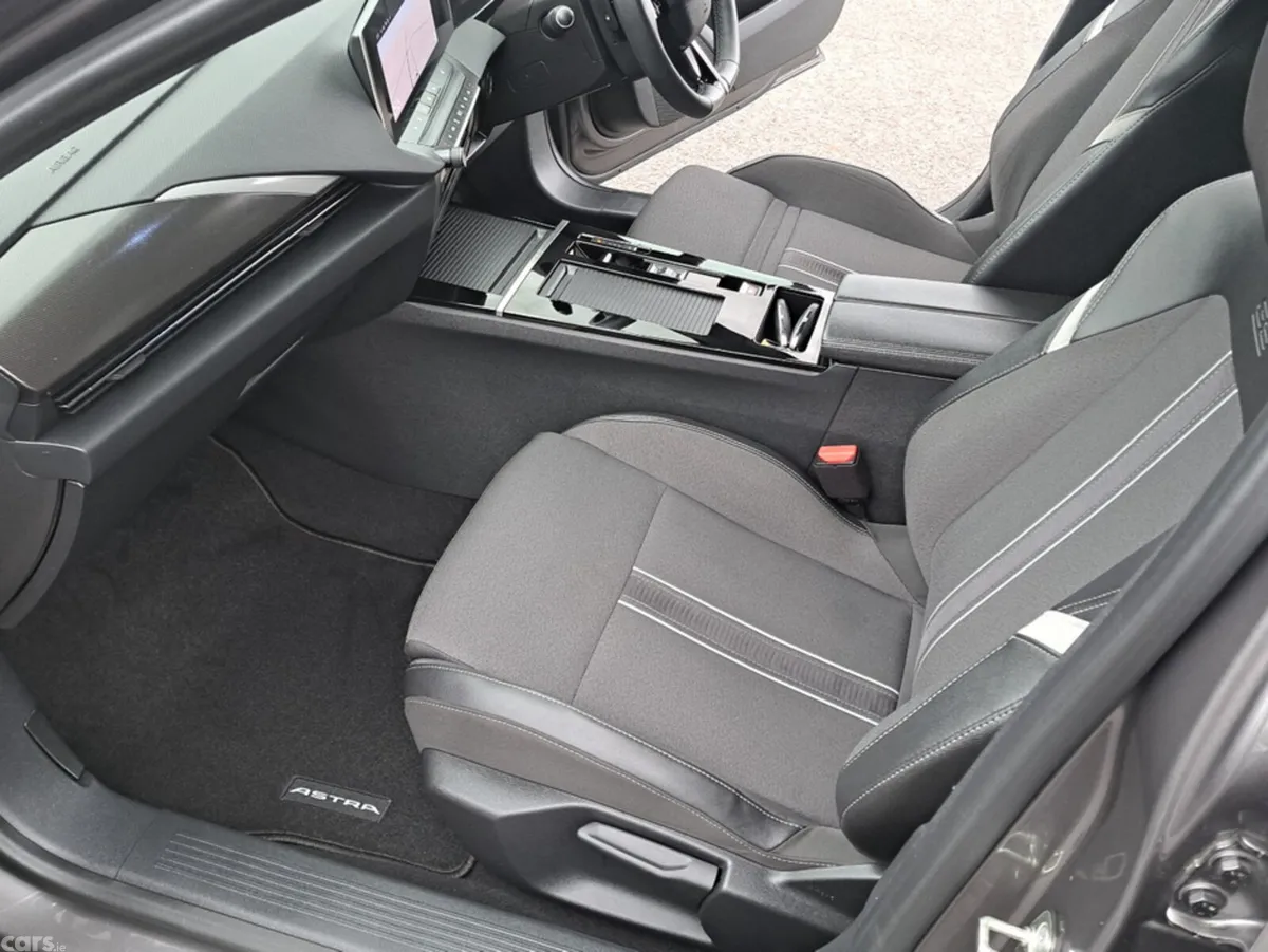 Opel Astra Hatchback, Diesel, 2023, Grey