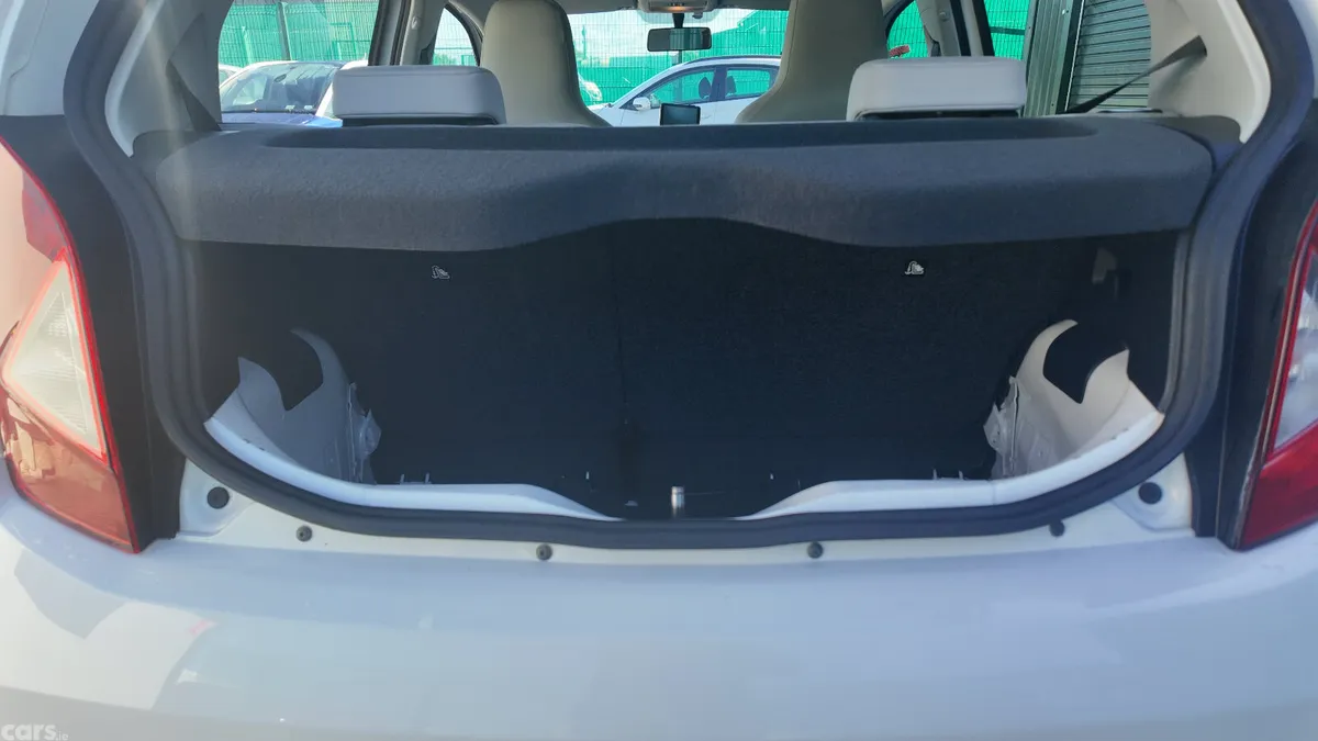 SEAT Mii Hatchback, Petrol, 2013, White