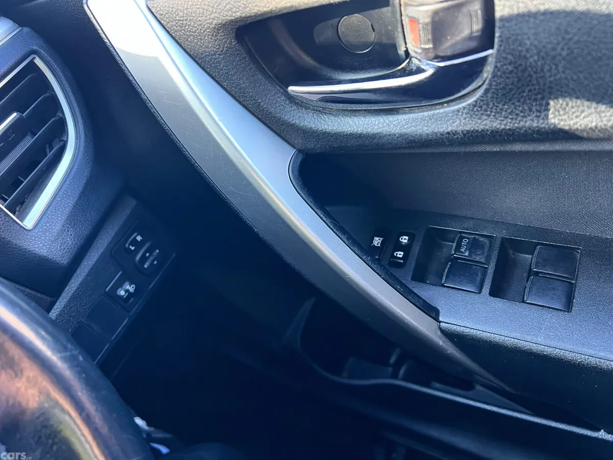 Toyota Corolla Saloon, Diesel, 2015, Silver