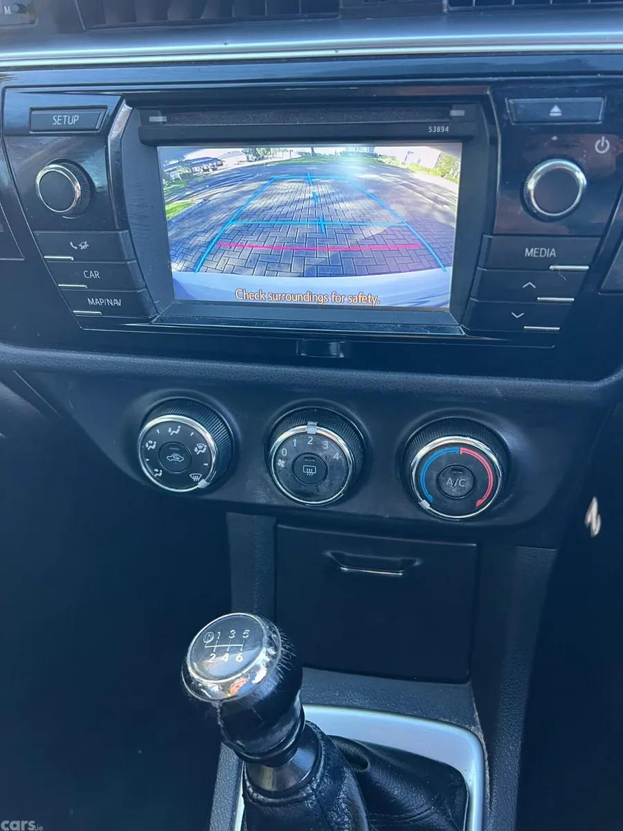 Toyota Corolla Saloon, Diesel, 2015, Silver